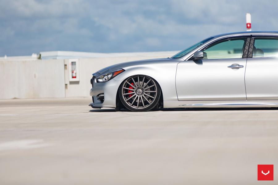  Infiniti Q70 on Vossen Wheels (VFS2) 2017 года  (фото 10 из 43)